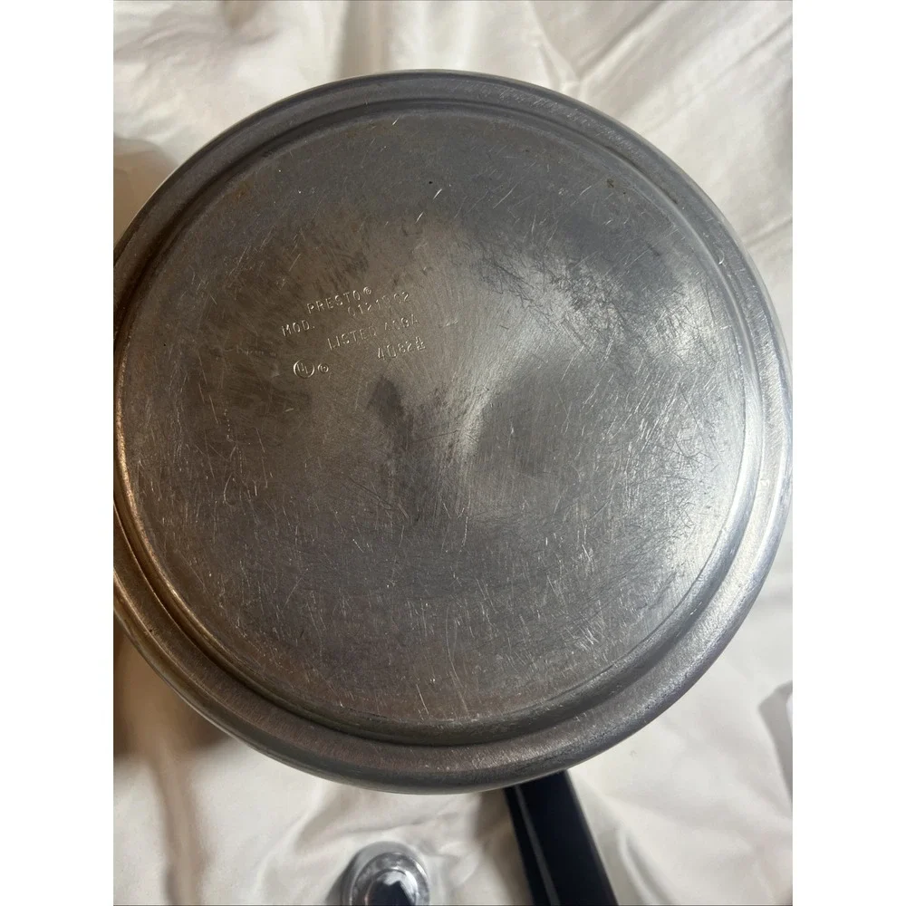Vintage Presto 4 Qt Aluminum Pressure Cooker Model 21-702 USA With Regulator Lid
